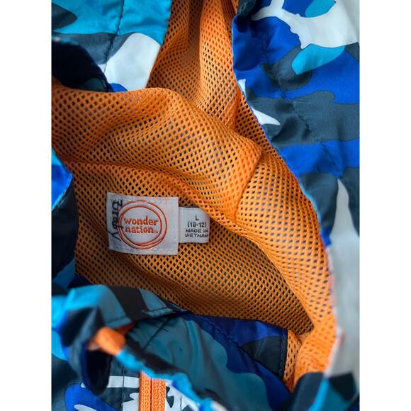 Kids Rain Jacket that changes color when wet. Size 10-12 or size Large - Picture 6 of 9